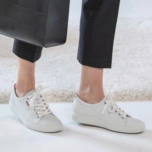 ECCO SOFT WOMEN'S SNEAKER SIZE 9 (40EU)